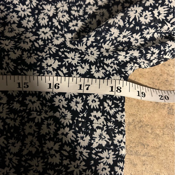 J Crew Factory Floral Navy and White short sleeve top - Picture 9 of 10